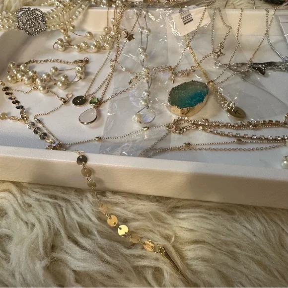 HUGE fashion necklace bundle - Picture 3 of 12